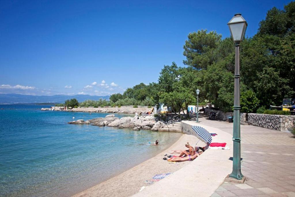 B&B Pansion Vago Malinska Exterior photo